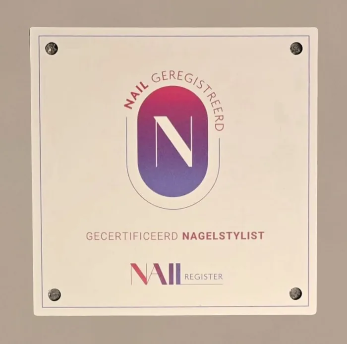 Plaquette van het NAIL Register: geregistreerd, gecertificeerd nagelstylist
