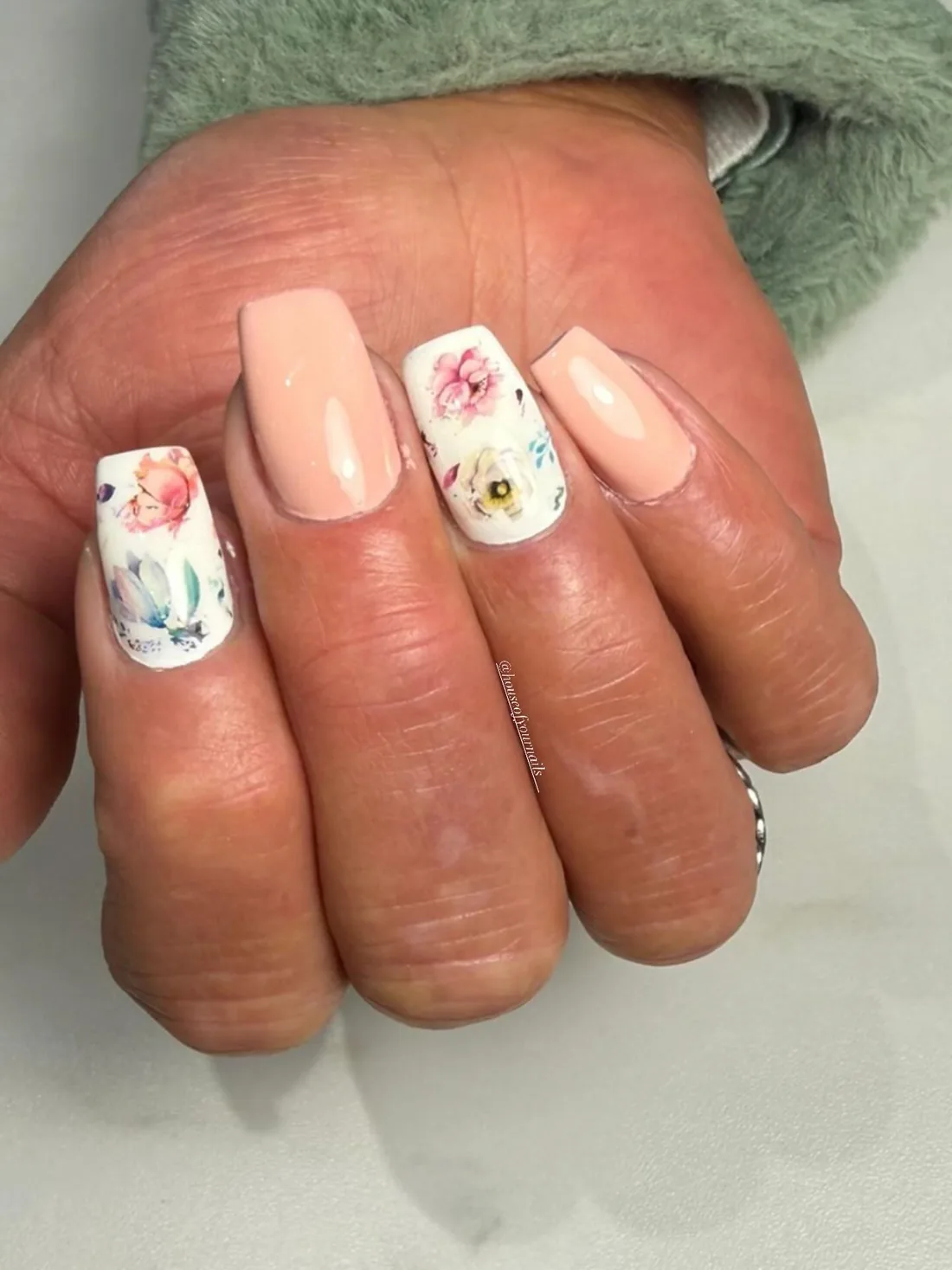 Nagels met bloemen-nail art